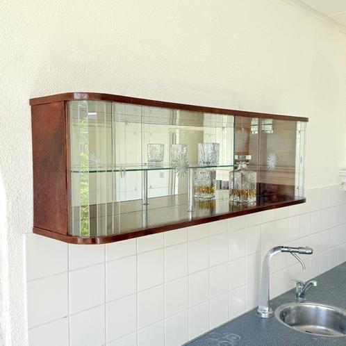 Josephine – Luxe Houten Hangvitrinekast met Glazen Elementen, Huis en Inrichting, Keuken | Keukenelementen, Zo goed als nieuw