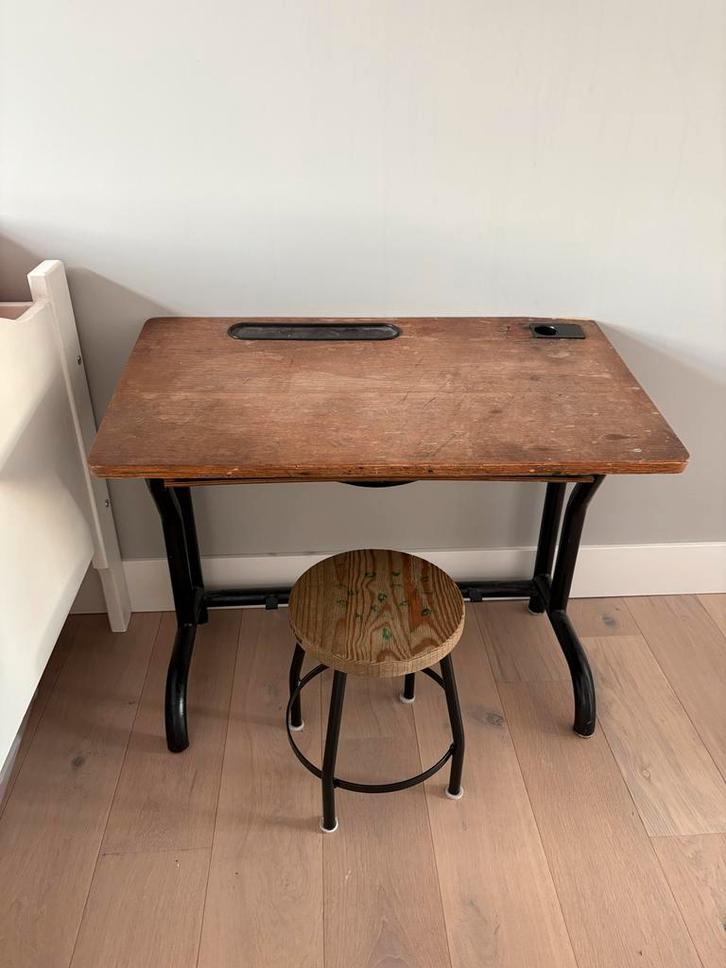 Vintage school kinderlessenaar met krukje, Huis en Inrichting, Bureaus, Gebruikt, Bureau, Ophalen of Verzenden