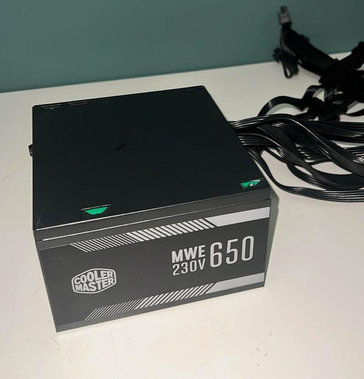 Cooler Master 650W voeding – 80+ certificering, Computers en Software, Interne voedingen, Zo goed als nieuw, Ophalen