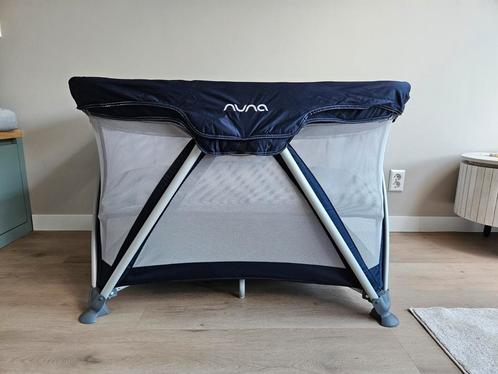 Nuna Sena campingbedje donkerblauw – tevens box, Kinderen en Baby's, Babywiegjes en Ledikanten, Gebruikt, Reisbedje, Ophalen