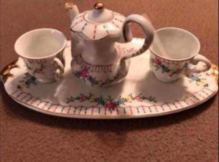 Porseleinen Miniserviesje - Italië, Antiek en Kunst, Antiek | Servies compleet, Ophalen of Verzenden