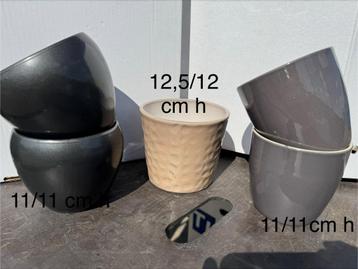 Set van diverse bloempotten beschikbaar voor biedingen