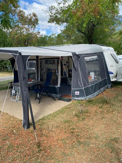 Hobby De Luxe Easy, Caravans en Kamperen, Caravans, Particulier, tot en met 4, 1250 - 1500 kg, Rondzit, Hobby, Frans bed, Disselslot