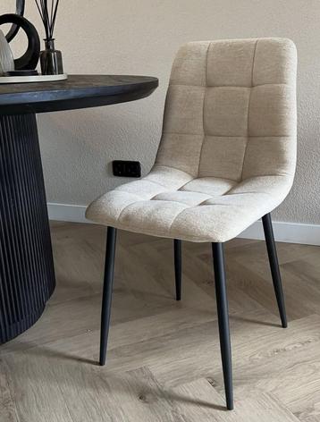 4 nieuwe eetkamerstoelen beige beschikbaar voor biedingen