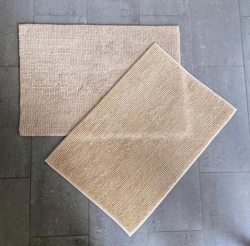 2 grote badkamerkleden samen voor €10 beschikbaar voor biedingen