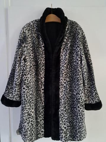 Damesjas 48.Mooie lichte dubbelzijdige beschikbaar voor biedingen