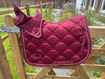 Equestrian stockholm springdekje bordeaux beschikbaar voor biedingen