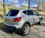 Nissan Qashqai 1.6 Acenta*GLAZEN DAK*PARKEERSENSOR, Voorwielaandrijving, 1272 kg, Gebruikt, Zwart