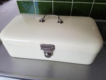 Nostalgische broodtrommel beschikbaar voor biedingen