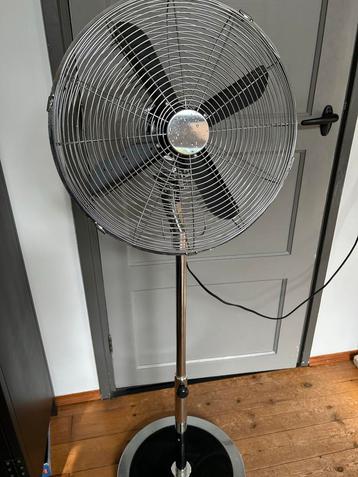 Statiefventilator - Gebruikt beschikbaar voor biedingen