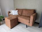Leen Bakker Nanjo 2,5-zits bank + hocker - Cognac, Huis en Inrichting, Ophalen, Tweepersoons, 75 tot 100 cm, Zo goed als nieuw