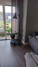 Mooie vloerlamp grijs, Huis en Inrichting, Lampen | Vloerlampen, Ophalen, Zo goed als nieuw, Metaal, 150 tot 200 cm
