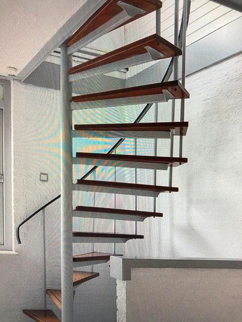 Wenteltrap spiltrap dubbele 5.10 m. Hoog rechts  verstelbaar, Doe-het-zelf en Verbouw, Ladders en Trappen, Gebruikt, Trap, 4 meter of meer