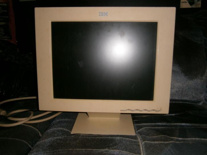 IBM 9511-AW1 T54A. 15 inch TFT LCD-monitor met IBM voeding, Computers en Software, Monitoren, Gebruikt, 60 Hz of minder, VGA, Kantelbaar