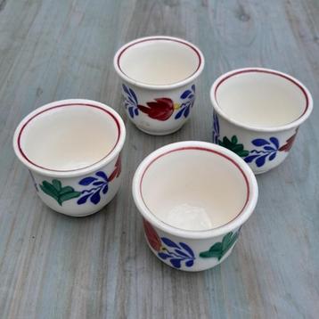 Boerenbont eierdoppen beschikbaar voor biedingen