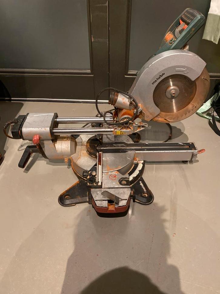 Metabo KGS 216M Afkortzaag, Doe-het-zelf en Verbouw, Gereedschap | Zaagmachines, Gebruikt, Afkortzaag, 1200 watt of meer, 70 mm of meer
