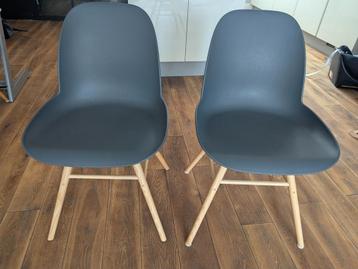 2 grijze Zuiver Albert Kuip stoelen beschikbaar voor biedingen