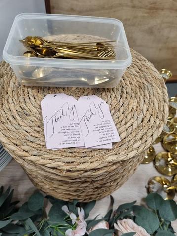 36 of 48 stuks!  Rotan placemats/ onderborden, bestek etc. beschikbaar voor biedingen