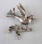Vogel op tak, grote vintage sterling zilveren reliëf broche, Ophalen, Zo goed als nieuw, Zilver, Zilver