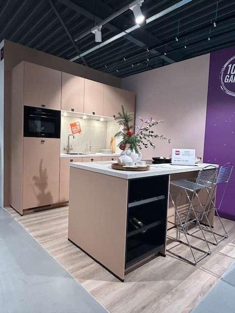 Showroomkeuken eiland opstelling, Huis en Inrichting, Keuken | Complete keukens, Nieuw, Overige typen, Overige kleuren, Kunststof