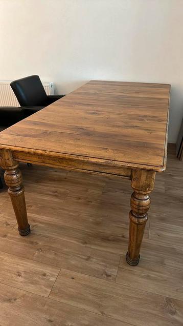 Antieke massief eiken houten tafel beschikbaar voor biedingen