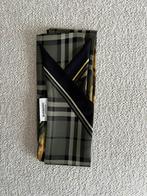 Burberry zijden sjaal, Kleding | Dames, Mutsen, Sjaals en Handschoenen, Maat 46/48 (XL) of groter, Ophalen of Verzenden, Zo goed als nieuw