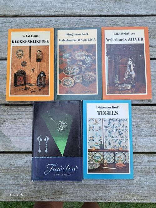 Serie v 5 boeken over juwelen klokken zilver tegels majolica, Antiek en Kunst, Antiek | Overige Antiek, Ophalen of Verzenden