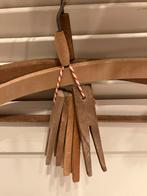 Antieke wasknijpers met 2 kleerhangers hout, Ophalen of Verzenden