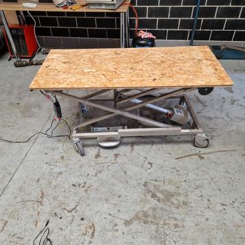 Elektrische heftafel/ werktafel 120cm hoog beschikbaar voor biedingen