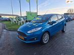 Ford Fiesta 1.0 EcoBoost Titanium / Zeer nette auto / APK ja, Auto's, Ford, Voorwielaandrijving, Euro 5, 101 pk, Blauw