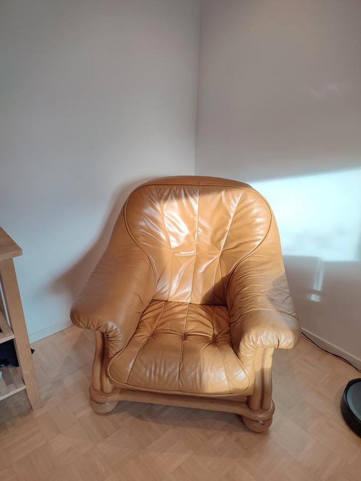 Leren fauteuil, Huis en Inrichting, Fauteuils, Gebruikt, Hout, Leer, Riet of Rotan, 75 tot 100 cm, 75 tot 100 cm, Ophalen