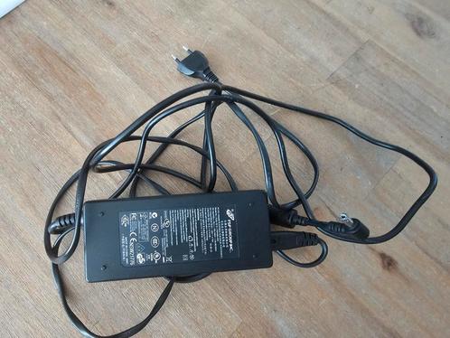 Voedingsadapter van Medion Laptop, Computers en Software, Laptop-opladers, Gebruikt, Ophalen of Verzenden