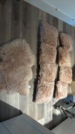 Roze kussentjes en nep schapen vacht kleedje, Ophalen, Zo goed als nieuw, Roze, Vierkant