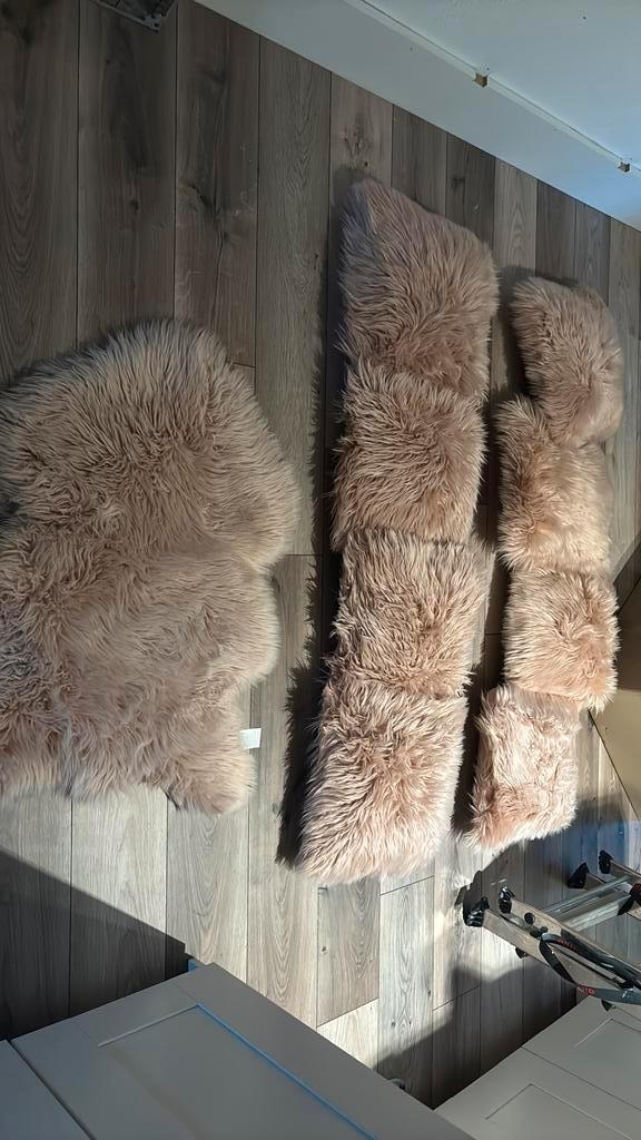 Roze kussentjes en nep schapen vacht kleedje, Huis en Inrichting, Woonaccessoires | Kussens, Zo goed als nieuw, Roze, Vierkant