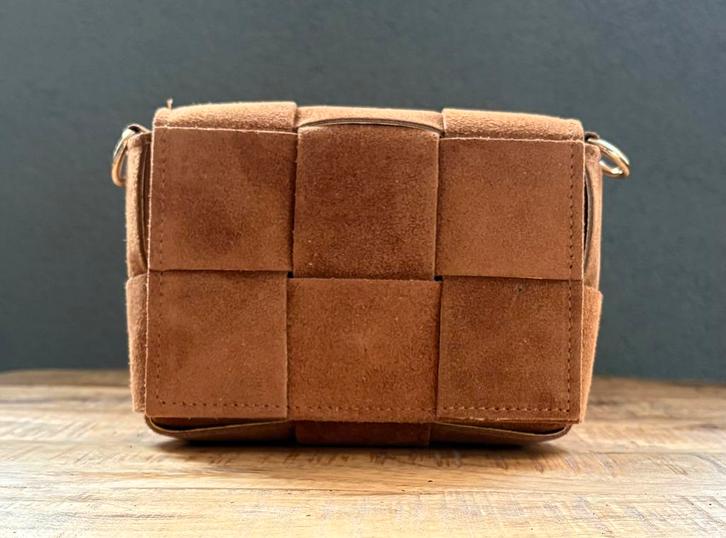 Nieuwe dames tas bruin suède, Sieraden, Tassen en Uiterlijk, Tassen | Schoudertassen, Nieuw, Overige merken, Bruin, Leer, Ophalen of Verzenden