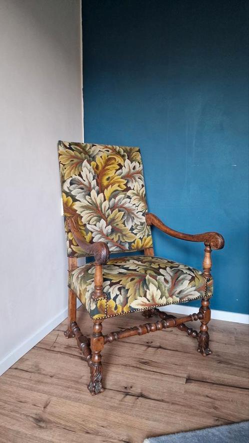 Prachtige antieke armstoel met planten patroon., Antiek en Kunst, Antiek | Meubels | Stoelen en Banken, Ophalen