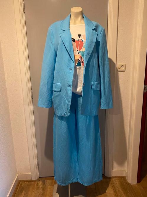 Bershka linnen blend broekpak, maat L/42, Kleding | Dames, Jasjes, Kostuums en Pakken, Zo goed als nieuw, Kostuum of Pak, Maat 42/44 (L)