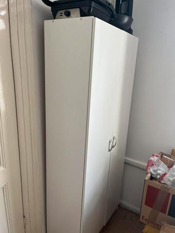 Nette kast beschikbaar voor biedingen
