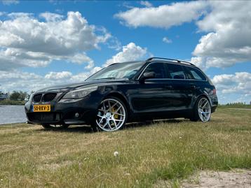 BMW 5-Serie 3.0 D 535 Touring AUT 2005 Zwart beschikbaar voor biedingen