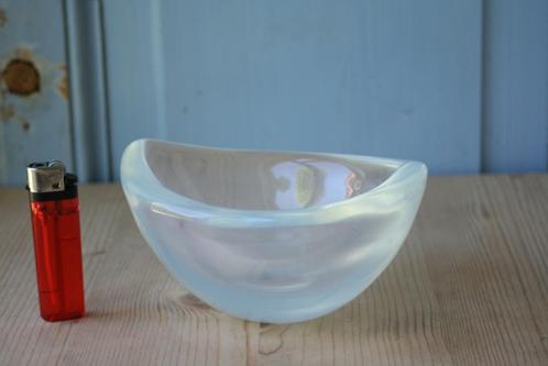 Opaline vaas Sven Palmqvist Orrefors jaren 50, Antiek en Kunst, Antiek | Glas en Kristal, Ophalen of Verzenden