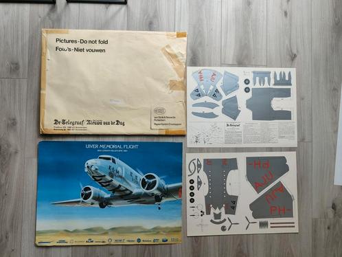 Poster over de woestijn en bouwplaat Uiver., Hobby en Vrije tijd, Modelbouw | Vliegtuigen en Helikopters, Zo goed als nieuw, Vliegtuig