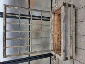 Hillhout plantenbak met pergola beschikbaar voor biedingen