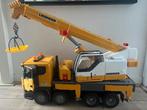 ALS NIEUW INCL. POPPETJE - HIJSKRAAN BRUDER LIEBHERR SCANIA, Kinderen en Baby's, Ophalen of Verzenden, Zo goed als nieuw