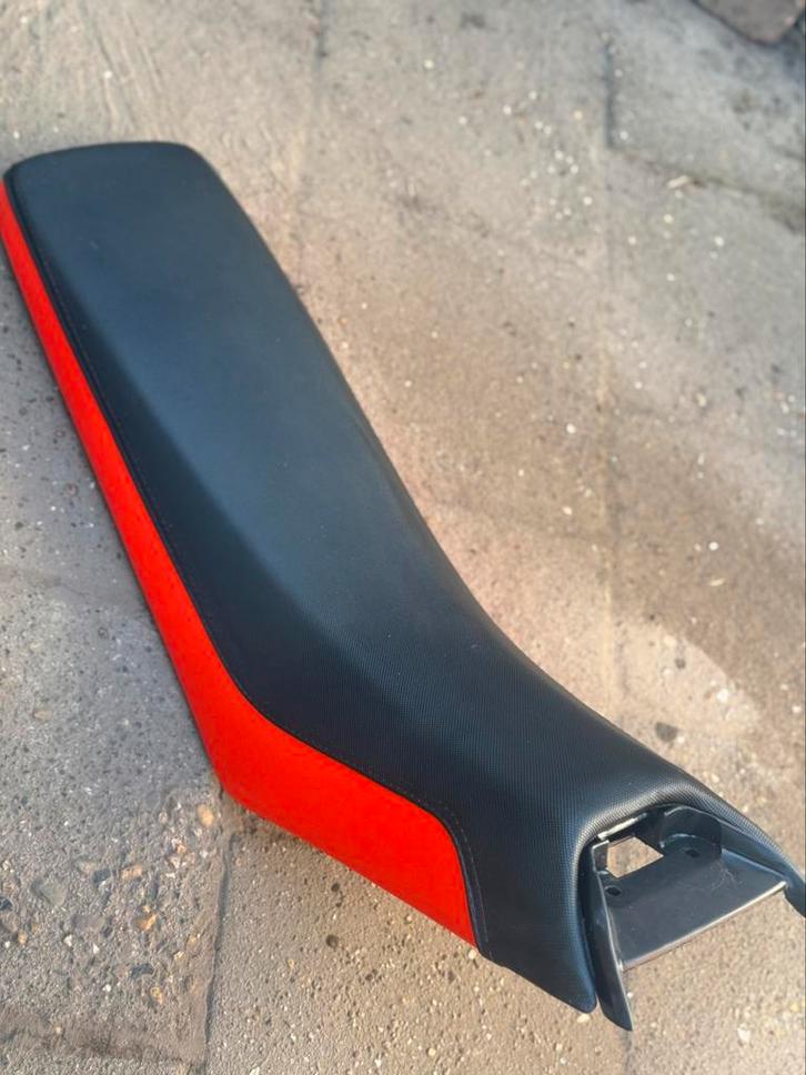 Zadel derbi senda drd racing 2006-2017 zeer netjes, Fietsen en Brommers, Brommeronderdelen | Algemeen, Gebruikt, Zadel, Ophalen of Verzenden