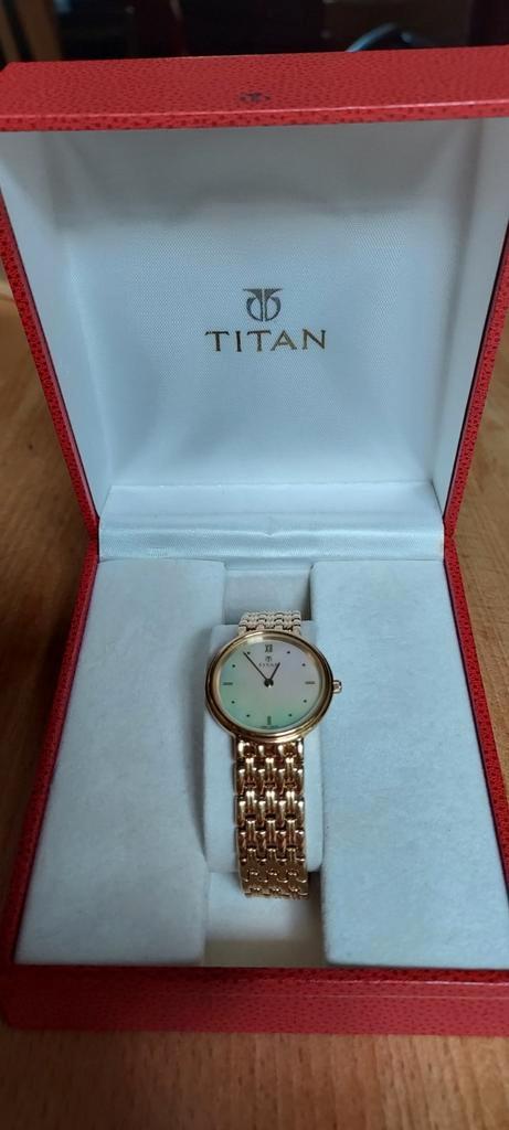 Titan Aura Quartz analoog horloge type 808YAB, Sieraden, Tassen en Uiterlijk, Horloges | Dames, Zo goed als nieuw, Overige merken