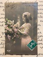 12-8-1922 Bonne Fête - dame met bos bloemen - seringen (ME), Verzamelen, Ophalen of Verzenden, 1920 tot 1940, Gelopen, Overige thema's