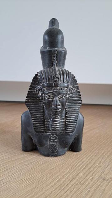 Egyptisch farao beeld beschikbaar voor biedingen