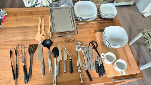 Complete serviesset inclusief bestek van de Ikea, Huis en Inrichting, Keuken | Servies, Zo goed als nieuw, Bord(en), Overige stijlen