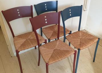 4 Retro/modern-rustieke stalen stoeltjes met biezen zitting beschikbaar voor biedingen