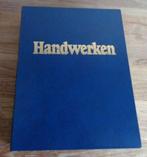 Maandblad Handwerken jaargang 1975 12 nummers in bewaarmap, Hobby en Vrije tijd, Ophalen of Verzenden, Zo goed als nieuw, Breien of Haken